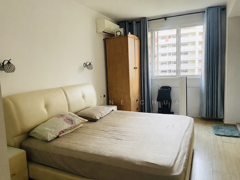 305 Tampines Street 32, 305 Tampines Street 32, 4 Bedrooms, 1,345 sqft, HDB Flat For Sale, by Jomaine Chua, 500056432 - Bedroom - PropertyGuru.com.sg