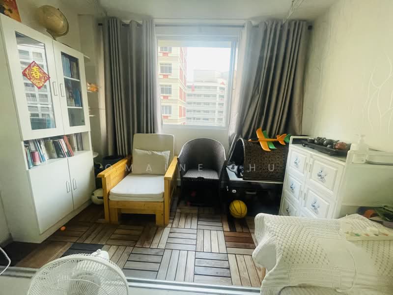 305 Tampines Street 32, 305 Tampines Street 32, 4 Bedrooms, 1,345 sqft, HDB Flat For Sale, by Jomaine Chua, 500056432 - Balcony - PropertyGuru.com.sg