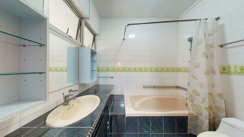 834 Hougang Central HDB Flat For Sale at S$ 1,298,888 | PropertyGuru Singapore - Bathroom