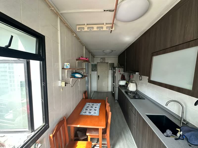 188C Rivervale Drive HDB Flat For Sale at S$ 588,000 | PropertyGuru Singapore - Kitchen