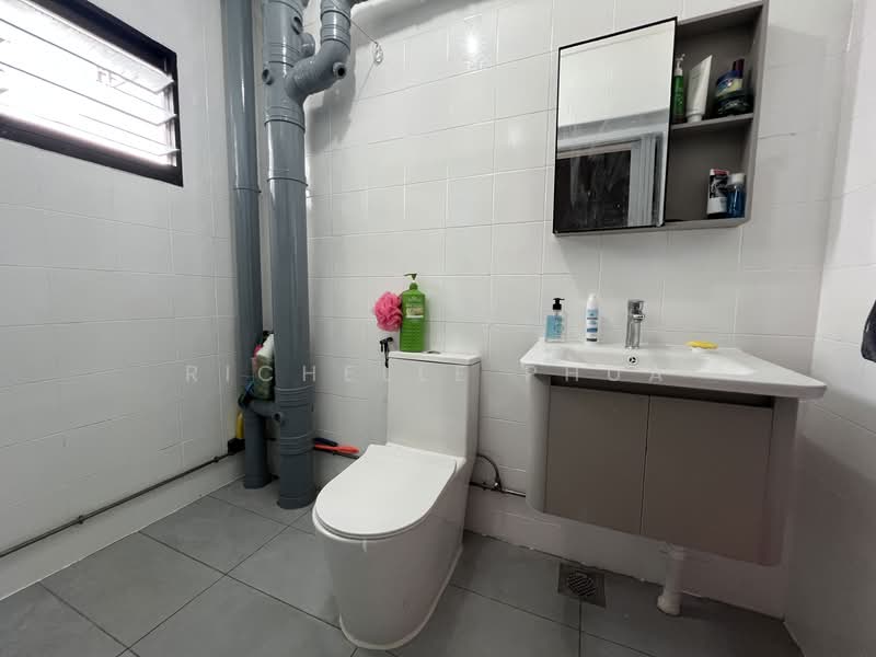 188C Rivervale Drive HDB Flat For Sale at S$ 588,000 | PropertyGuru Singapore - Bathroom