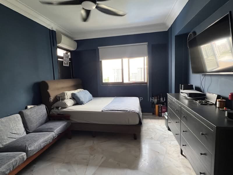 188C Rivervale Drive HDB Flat For Sale at S$ 588,000 | PropertyGuru Singapore - Master Bedroom