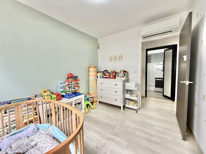 620A Tampines Street 61 HDB Flat For Sale at S$ 778,000 | PropertyGuru Singapore - Bedroom