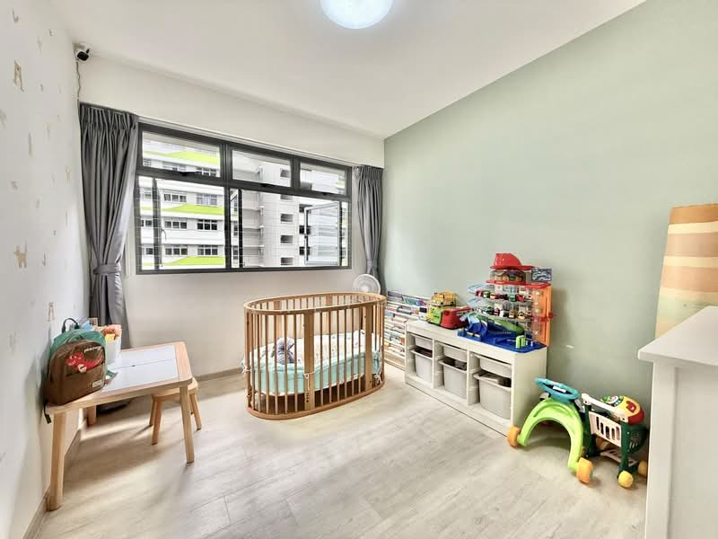 620A Tampines Street 61 HDB Flat For Sale at S$ 778,000 | PropertyGuru Singapore - Bedroom