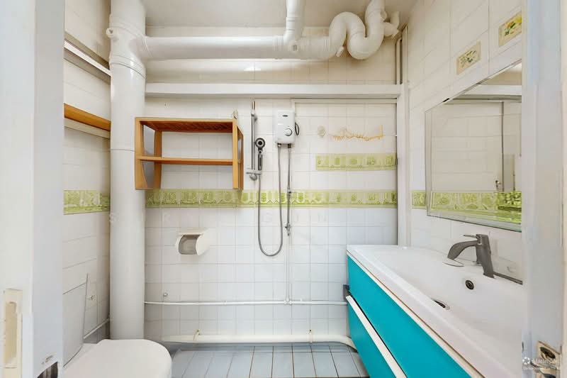 834 Hougang Central HDB Flat For Sale at S$ 1,298,888 | PropertyGuru Singapore - Bathroom
