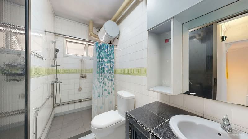 834 Hougang Central HDB Flat For Sale at S$ 1,298,888 | PropertyGuru Singapore - Bathroom