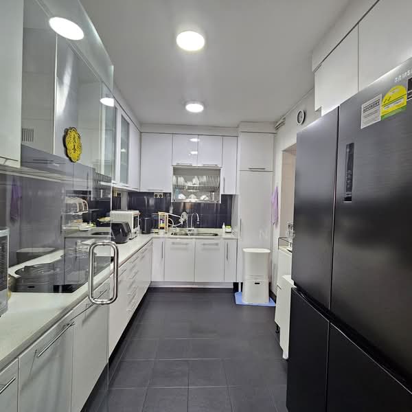 296 Choa Chu Kang Avenue 2 HDB Flat For Sale at S$ 650,000 | PropertyGuru Singapore - Kitchen