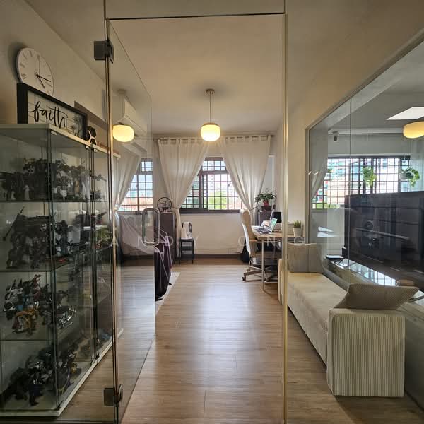 296 Choa Chu Kang Avenue 2 HDB Flat For Sale at S$ 650,000 | PropertyGuru Singapore - Study