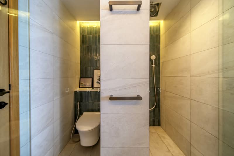 Le Crescendo Condominium For Sale at S$ 2,550,000 | PropertyGuru Singapore - Bathroom