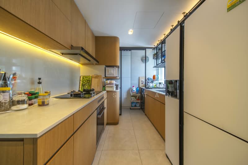 Le Crescendo Condominium For Sale at S$ 2,550,000 | PropertyGuru Singapore - Kitchen
