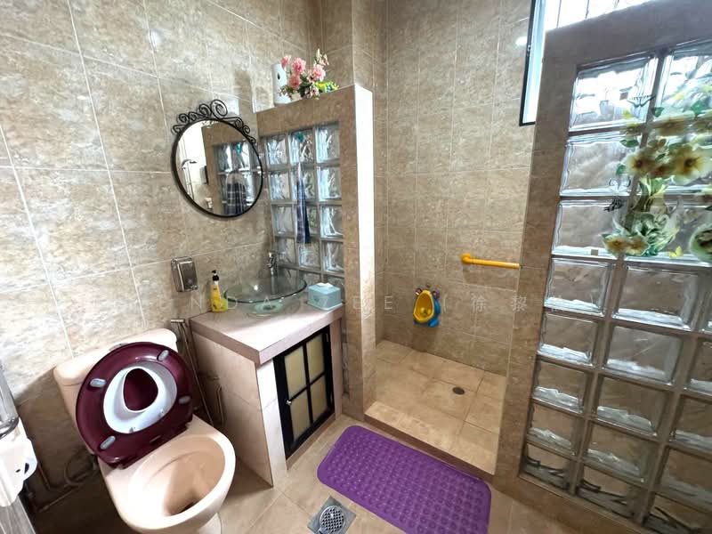Freehold Semi-Detached ✧ 1 km to CHIJ St Nicholas Semi-Detached House For Sale at S$ 6,200,000 | PropertyGuru Singapore - Bathroom