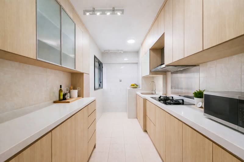 Kitchen (virtually staged)