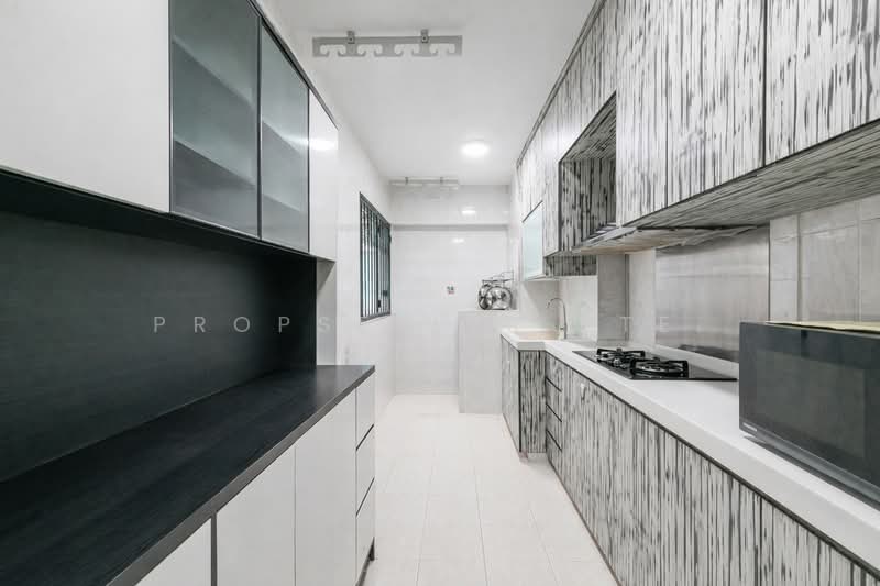 Kitchen (actual fixture colors)