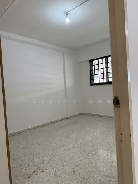 817 Tampines Street 81 HDB Flat For Sale at S$ 500,000 | PropertyGuru Singapore - Bedroom