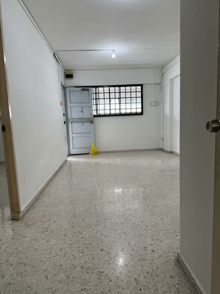 817 Tampines Street 81 HDB Flat For Sale at S$ 500,000 | PropertyGuru Singapore - Hallway