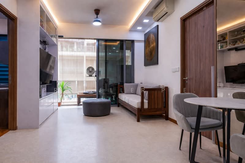 Palm Isles Condominium For Sale at S$ 960,000 | PropertyGuru Singapore - Living Room