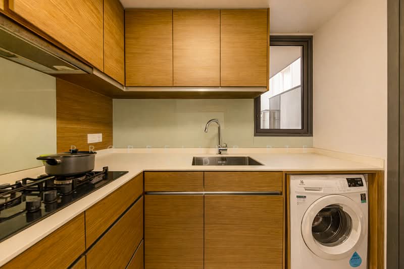 Coco Palms Condominium For Sale at S$ 1,679,000 | PropertyGuru Singapore - Kitchen