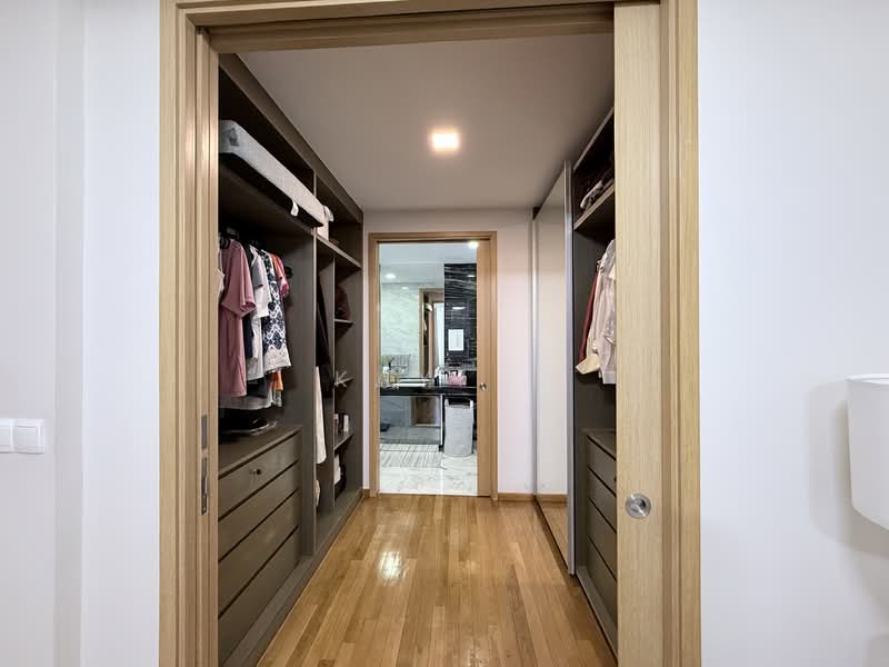 Palacio, Lorong M Telok Kurau, 5 Bedrooms, 3,738 sqft, Cluster House For Rent, by Kay. ., 500056570 - Master bedroom: walk in closet - PropertyGuru.com.sg