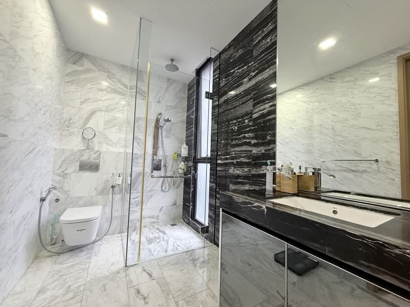 Palacio, Lorong M Telok Kurau, 5 Bedrooms, 3,738 sqft, Cluster House For Rent, by Kay. ., 500056570 - Master bathroom - PropertyGuru.com.sg