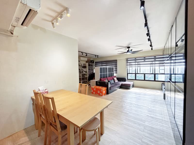 472C Fernvale Street HDB Flat For Sale at S$ 700,000 | PropertyGuru Singapore - Living Room