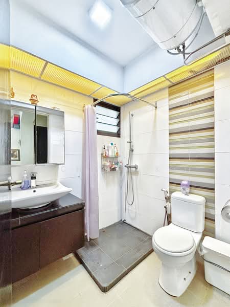 472C Fernvale Street HDB Flat For Sale at S$ 700,000 | PropertyGuru Singapore - Bathroom