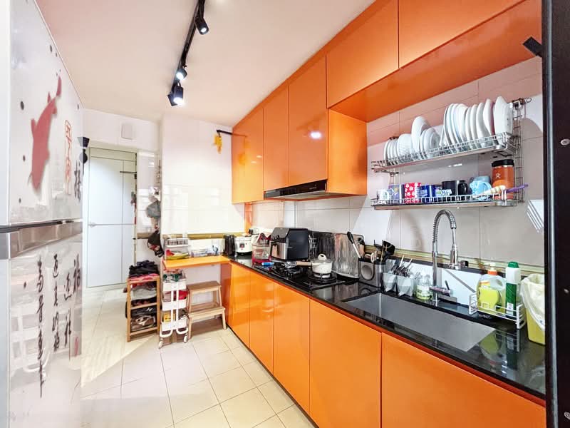 472C Fernvale Street HDB Flat For Sale at S$ 700,000 | PropertyGuru Singapore - Kitchen