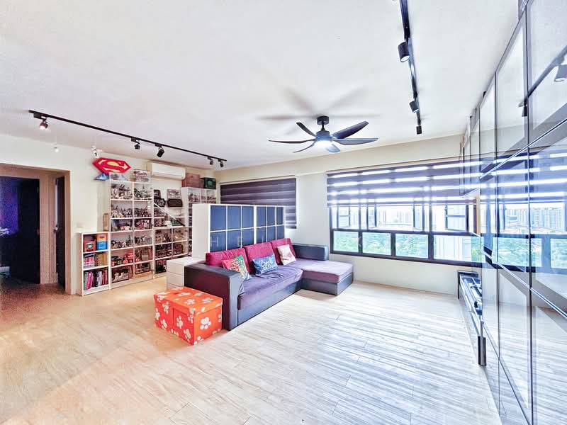 472C Fernvale Street HDB Flat For Sale at S$ 700,000 | PropertyGuru Singapore - Living Room