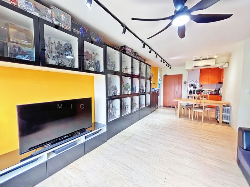 472C Fernvale Street HDB Flat For Sale at S$ 700,000 | PropertyGuru Singapore - Living Room