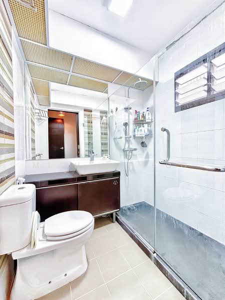 472C Fernvale Street HDB Flat For Sale at S$ 700,000 | PropertyGuru Singapore - Bathroom