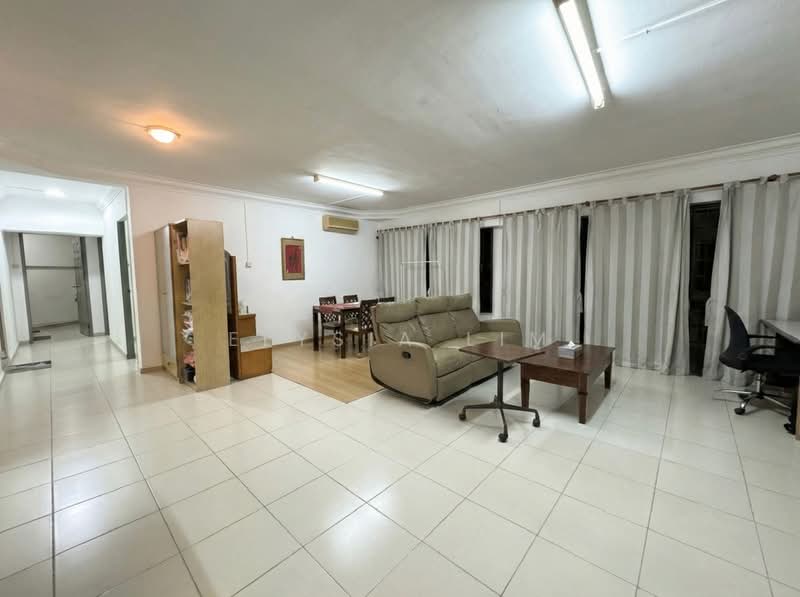 633 Choa Chu Kang North 6 HDB Flat For Sale at S$ 795,000 | PropertyGuru Singapore - Living Room