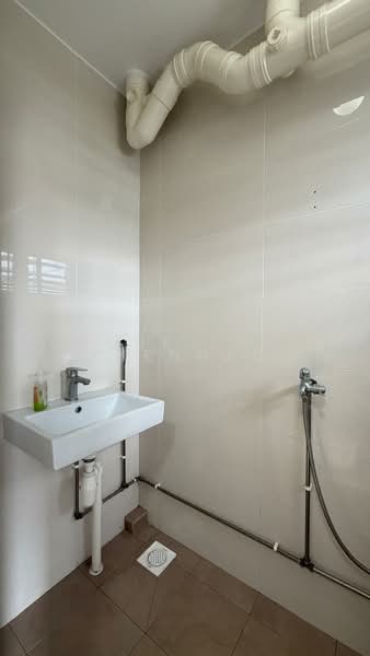 356 Yishun Ring Road HDB Flat For Sale at S$ 1,050,000 | PropertyGuru Singapore - Bathroom