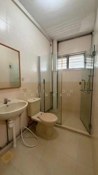 356 Yishun Ring Road HDB Flat For Sale at S$ 1,050,000 | PropertyGuru Singapore - Bathroom