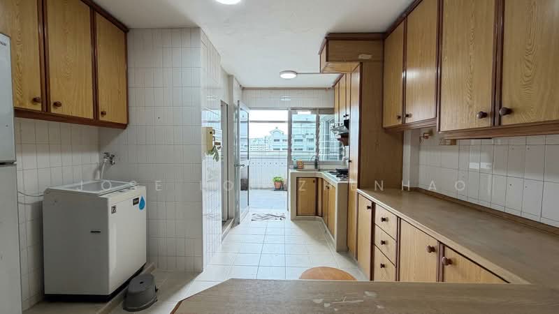 356 Yishun Ring Road HDB Flat For Sale at S$ 1,050,000 | PropertyGuru Singapore - Kitchen