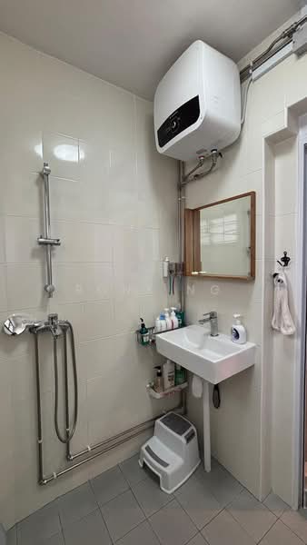 240 Hougang Street 22 HDB Flat For Sale at S$ 645,000 | PropertyGuru Singapore - Bathroom