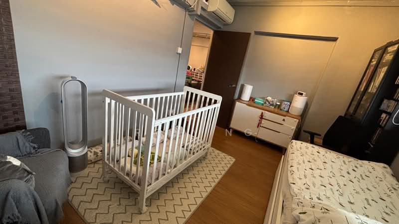 240 Hougang Street 22 HDB Flat For Sale at S$ 645,000 | PropertyGuru Singapore - Bedroom