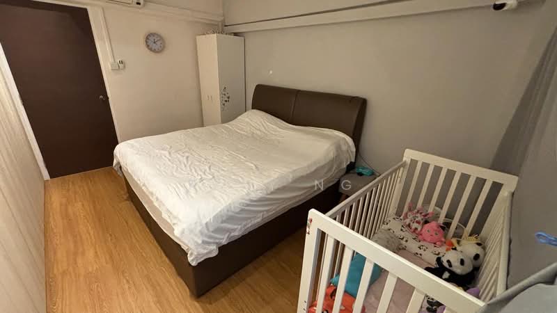 240 Hougang Street 22 HDB Flat For Sale at S$ 645,000 | PropertyGuru Singapore - Bedroom