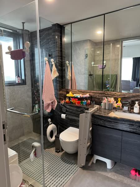 Margaret Ville Apartment For Sale at S$ 2,300,000 | PropertyGuru Singapore - Master Bathroom