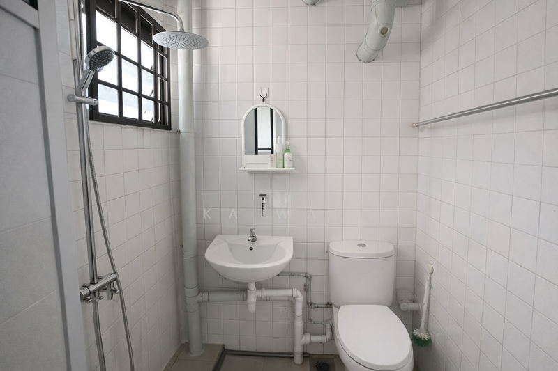 313 Bukit Batok Street 32 HDB Flat For Sale at S$ 420,000 | PropertyGuru Singapore - Bathroom