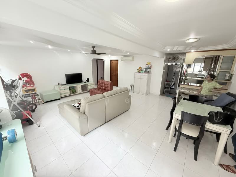 527 Hougang Avenue 6 HDB Flat For Sale at S$ 818,000 | PropertyGuru Singapore - Living Room