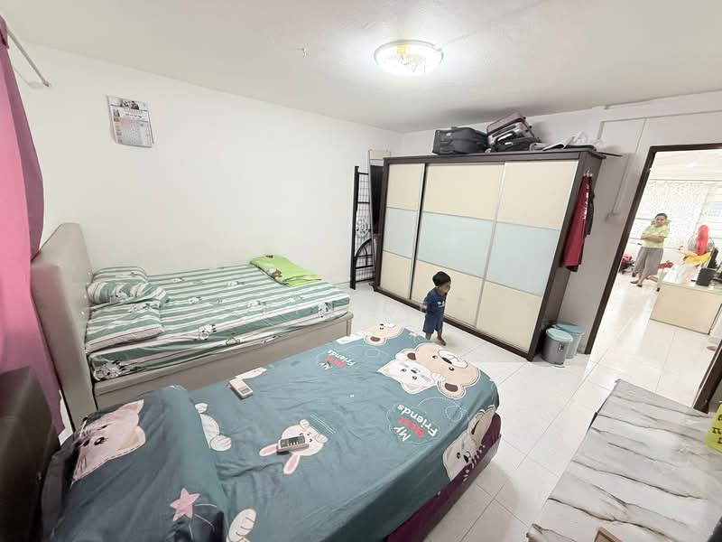 527 Hougang Avenue 6 HDB Flat For Sale at S$ 818,000 | PropertyGuru Singapore - Bedroom