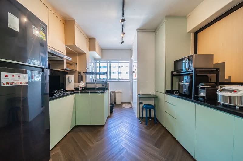 717 Bedok Reservoir Road HDB Flat For Sale at S$ 988,000 | PropertyGuru Singapore - Kitchen