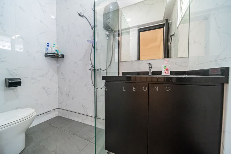 717 Bedok Reservoir Road HDB Flat For Sale at S$ 988,000 | PropertyGuru Singapore - Bathroom