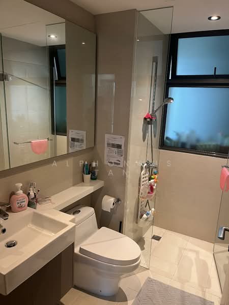 The Topiary Executive Condominium For Sale at S$ 2,250,000 | PropertyGuru Singapore - Bathroom