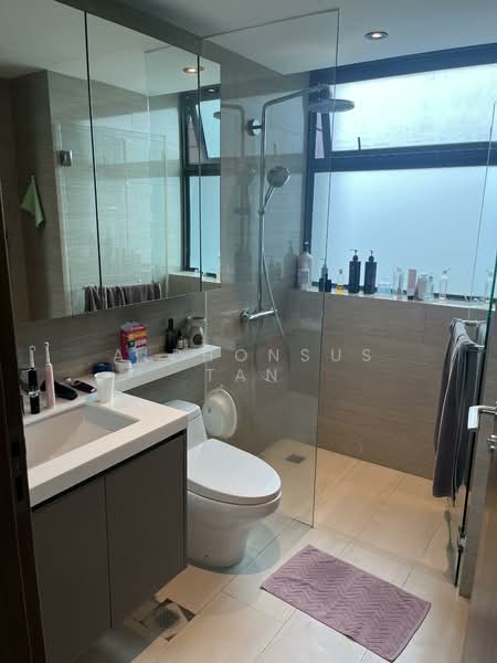 The Topiary Executive Condominium For Sale at S$ 2,250,000 | PropertyGuru Singapore - Bathroom