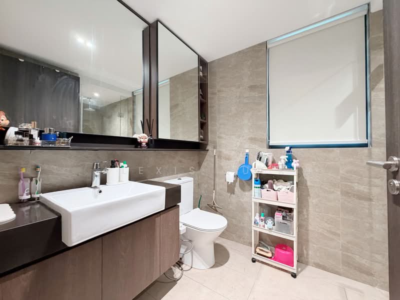 Riverfront Residences Condominium For Sale at S$ 2,180,000 | PropertyGuru Singapore - Bathroom