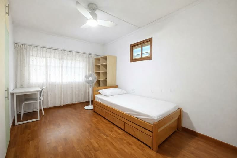 316 Sembawang Vista HDB Flat For Sale at S$ 699,000 | PropertyGuru Singapore - Bedroom