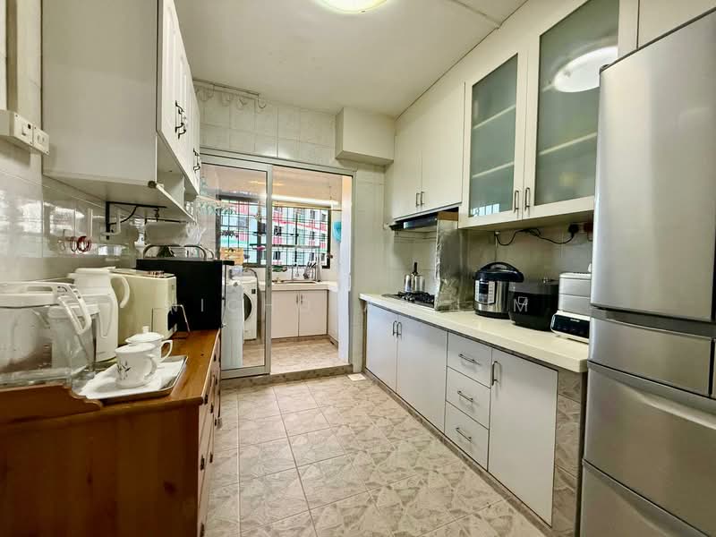 316 Sembawang Vista HDB Flat For Sale at S$ 699,000 | PropertyGuru Singapore - Kitchen