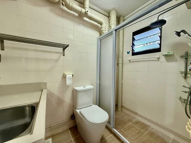 316 Sembawang Vista HDB Flat For Sale at S$ 699,000 | PropertyGuru Singapore - Bathroom