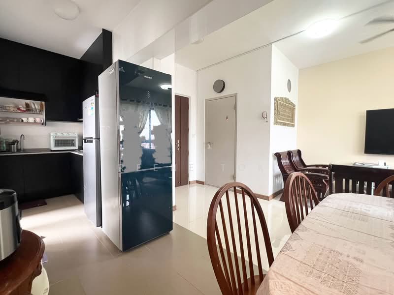 468B Bukit Batok West Avenue 9 HDB Flat For Sale at S$ 550,000 | PropertyGuru Singapore - Kitchen