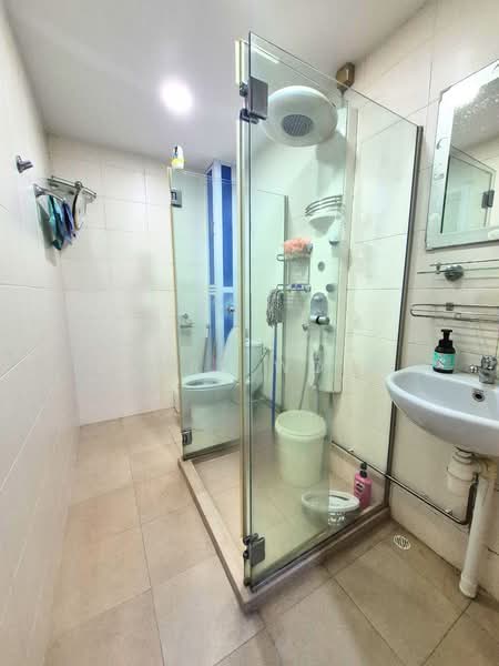 58 Stirling Road HDB Flat For Sale at S$ 900,000 | PropertyGuru Singapore - Bathroom